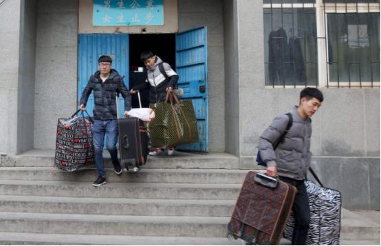 北京、山东、浙江多地提前放假，学生迎来长假期，还有一个坏消息