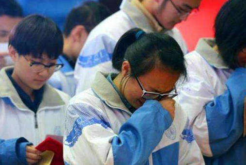 都说高考决定命运，殊不知中考才是“分水岭”，家长觉得很心疼