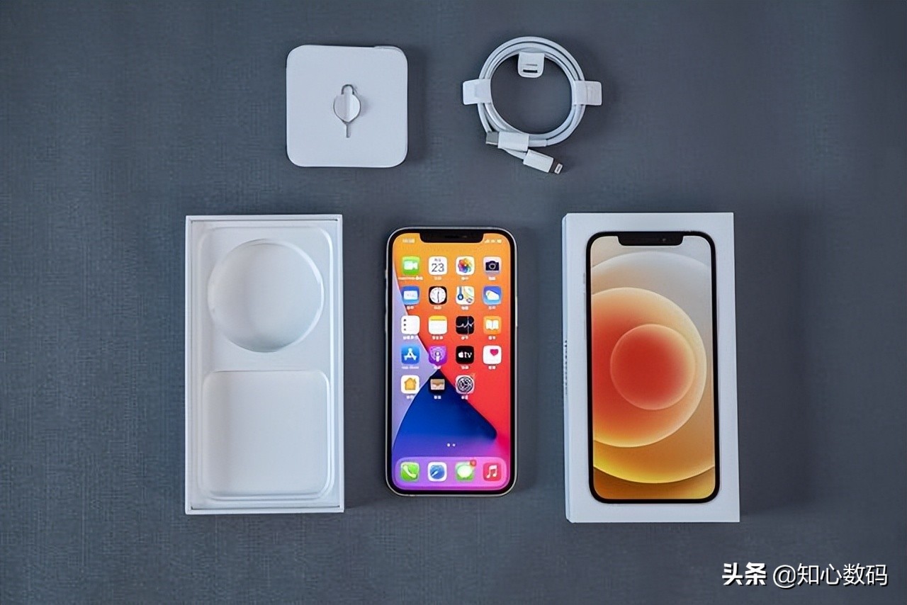 从6799元跌至4499元，苹果5G手机清仓，果粉：幸福来得太突然