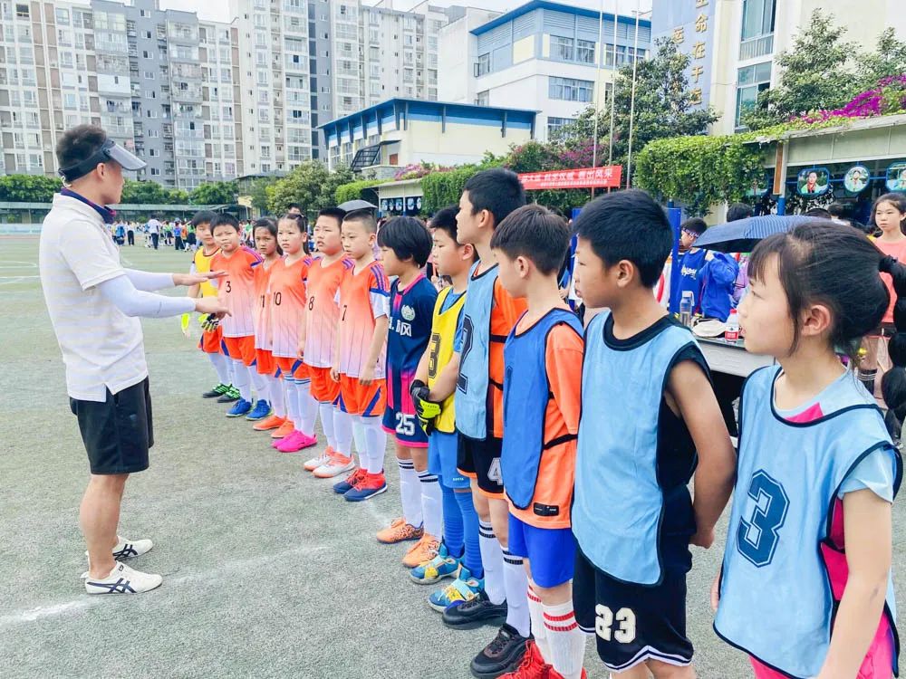 双流区迎春小学举行第七届校园足球班级联赛暨啦啦操比赛颁奖仪式