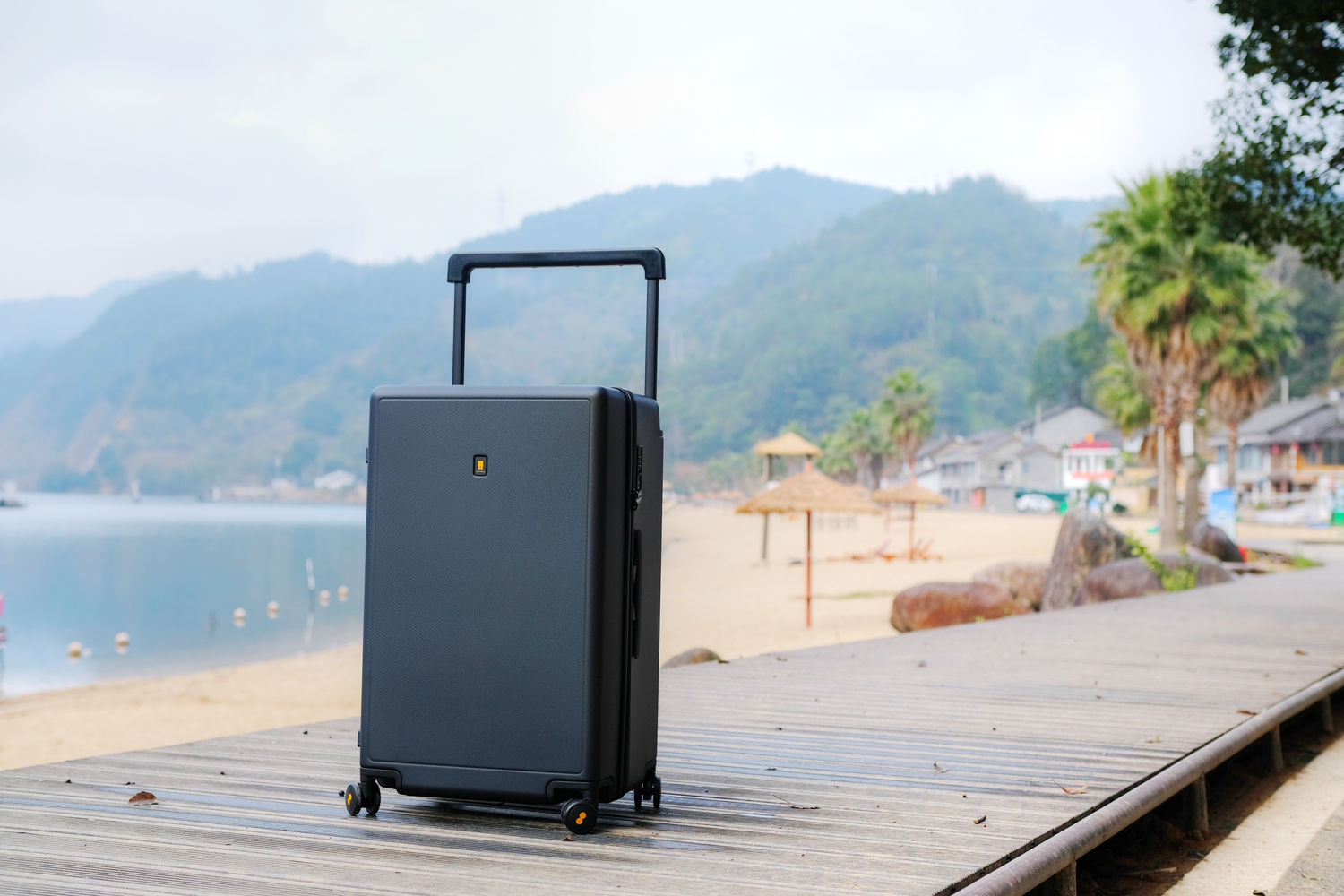 轻松装进一家子的物件:地平线8号宽拉杆行李箱