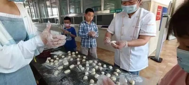争做小小劳动者｜实验小学外国语学校坚持开展丰富的劳动教育课程