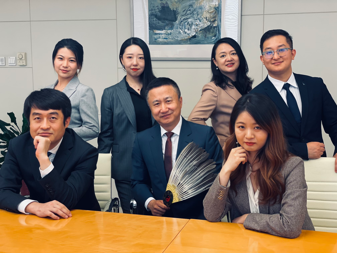 一门三杰-明星背后的娱乐法律师