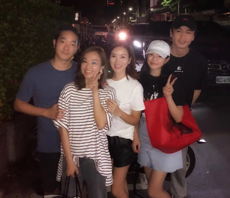 婚后天天被劝分，新年秀恩爱遭质疑，陈晓陈妍希的感情真是塑料？