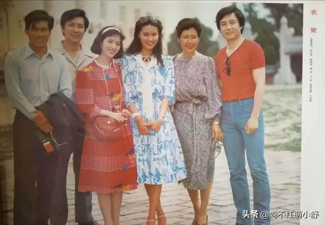 30年后，再看龚雪的造型，才明白女人从容“不扮嫩”老去是真美