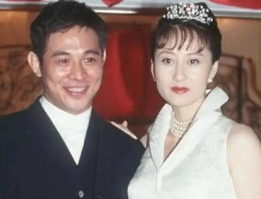 红极一时却突然“消失”的15位明星：林芳兵险毁容，利智为爱息影