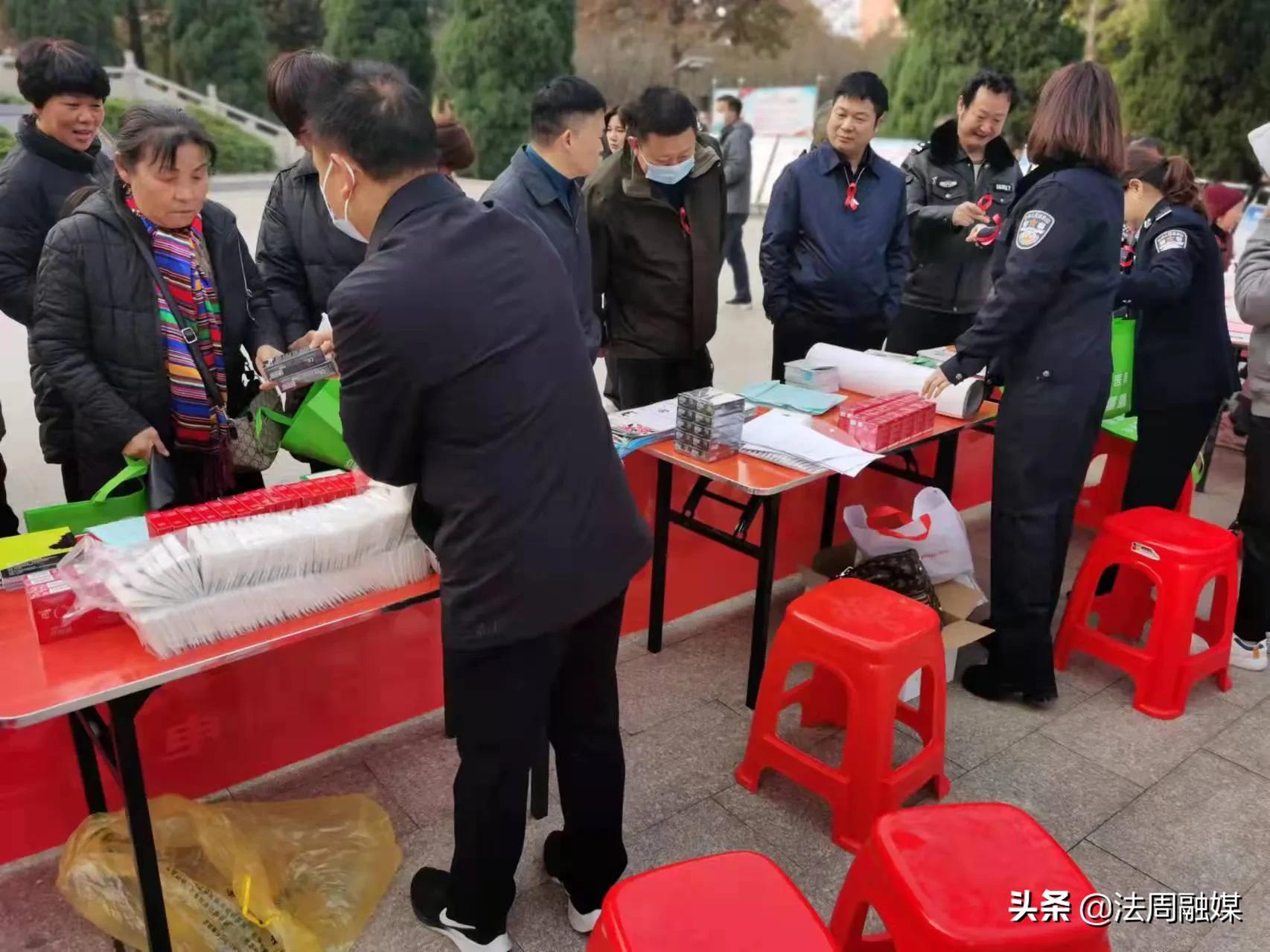 为“终结艾滋”而行动——澧县疾控中心开展“艾滋病日”宣传活动