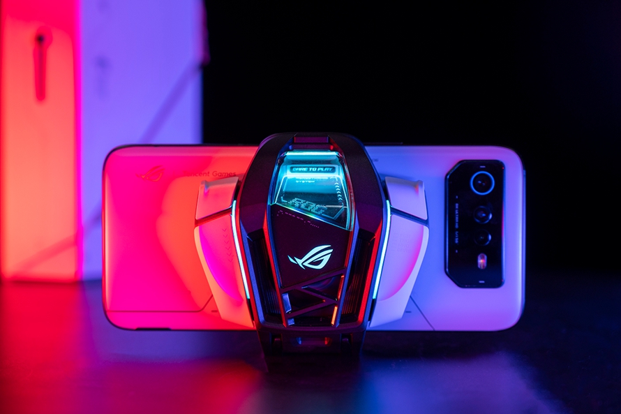 腾讯ROG游戏手机6 Pro首发评测，搭载骁龙8+处理器，驯龙成功