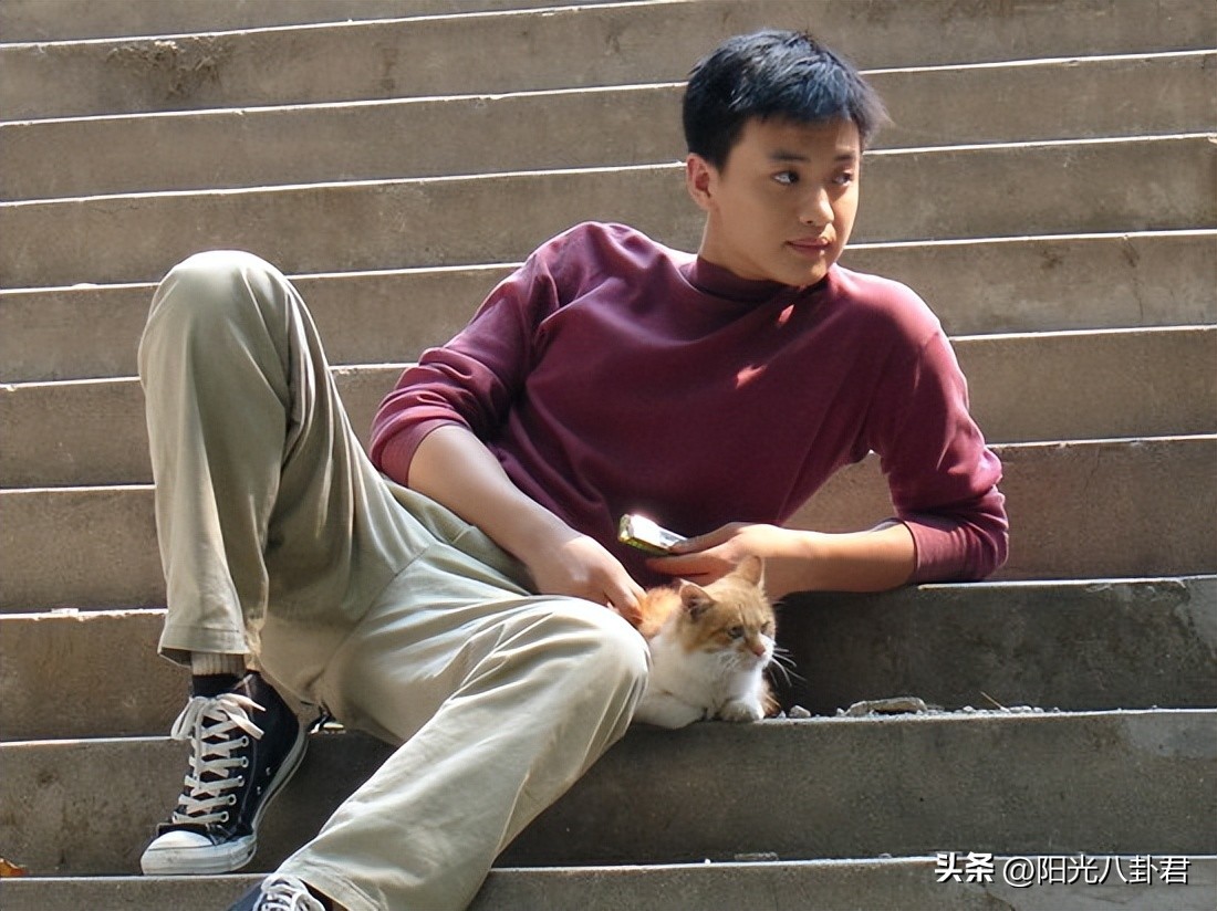 初见时青葱少年，再见时“人间油物”，这6位男星集体把路走窄了