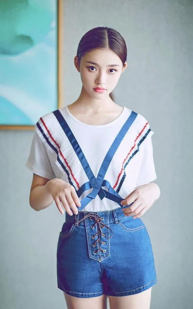 林允：青春靓丽，温婉大方，唯美迷人