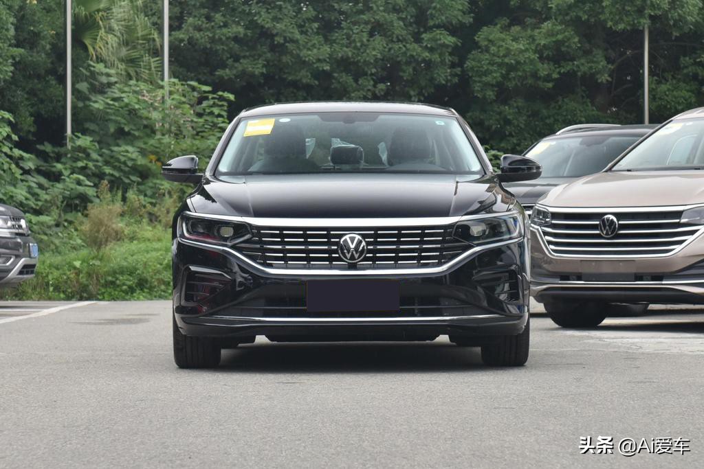 5.8L油耗德系热销中型家轿，高品质高配置价不错，实拍大众帕萨特