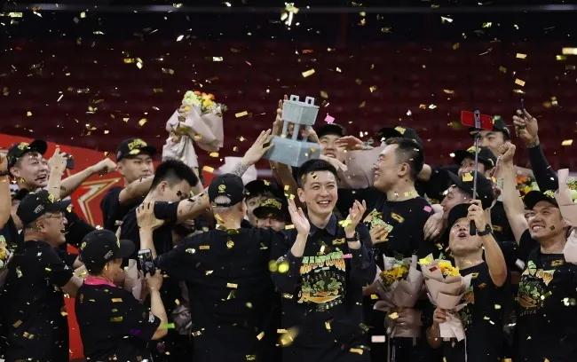 张镇麟在nba怎么样了(曝张镇麟远走美国冲击NBA，杨鸣带队卫冕总冠军或痛失去爱将)