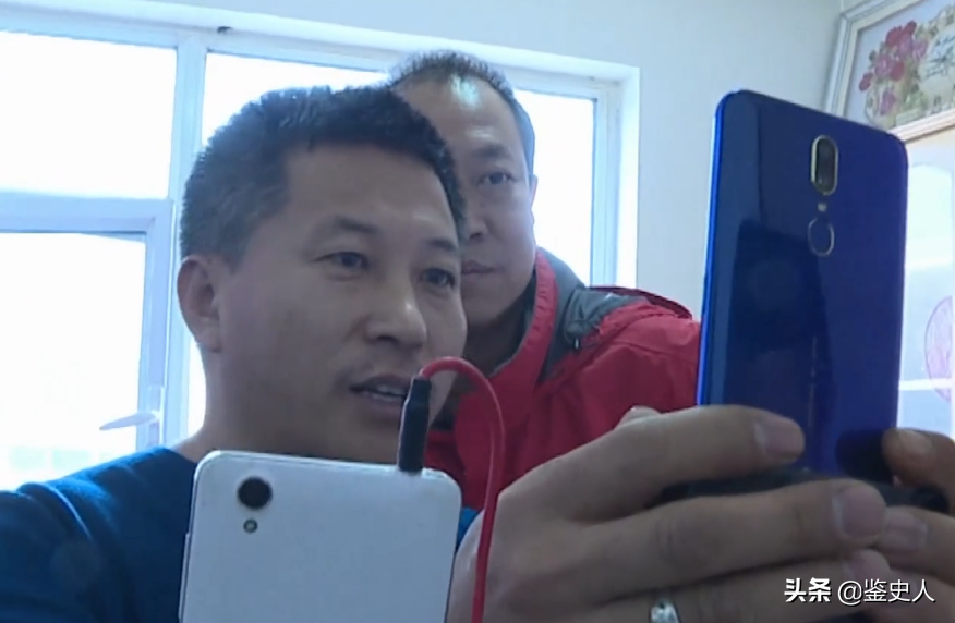 2岁儿子被拐失踪10年，父亲直播寻子，没想到孩子就在附近