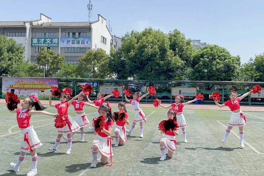 双流区迎春小学举行第七届校园足球班级联赛暨啦啦操比赛颁奖仪式