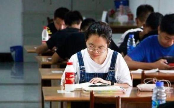 当代大学生封校日常，玩得不亦乐乎，网友：“秀儿”是你吗？