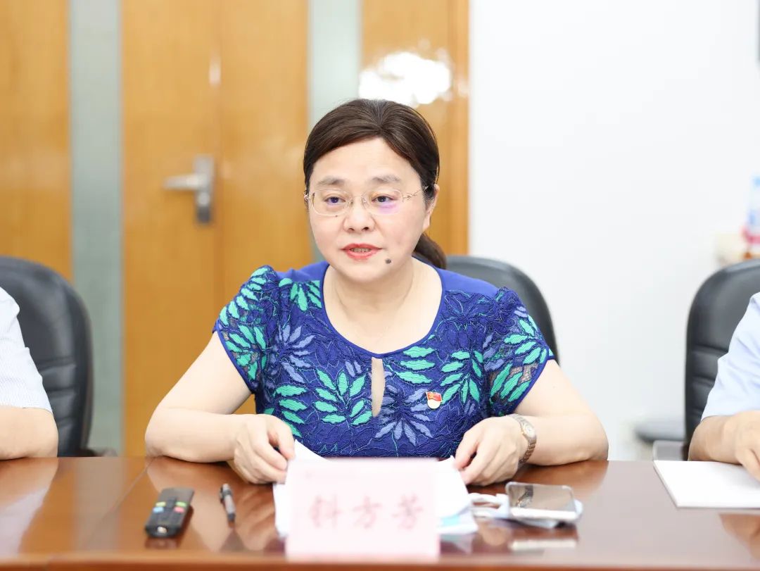 省直机关工委书记叶仁荪参加省人民医院二部一支部专题组织生活会