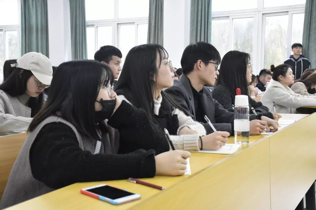 大学毕业是几岁（大学生就业有多难）