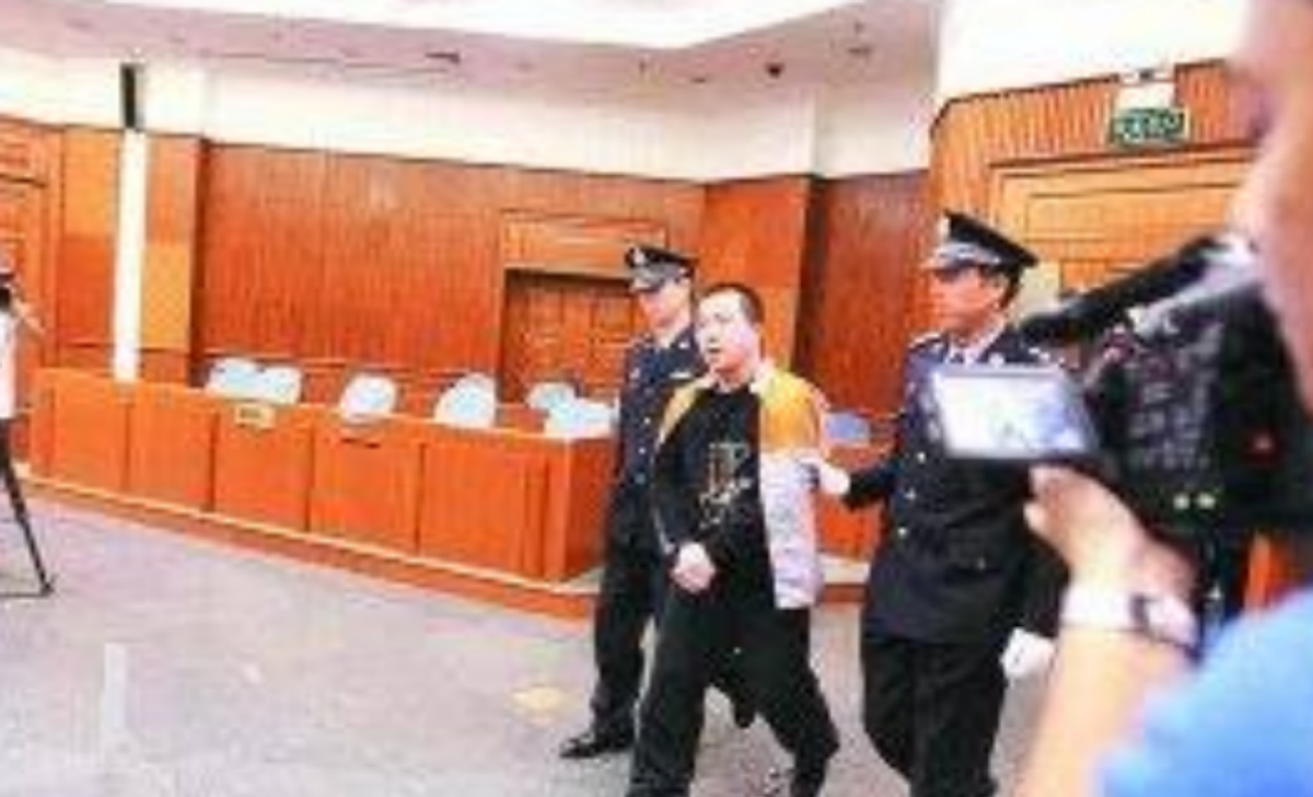 2009年一饭店老板回家后，杀害一家6口，邻居：刚发了600万拆迁款