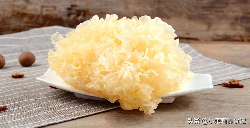 女人25岁以后，别只会敷面膜，多吃“9种”食物，风采动人气色好