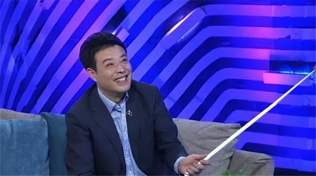 宋英杰妻子美丽能干，一双儿女呆萌可爱，一家四口羡煞旁人