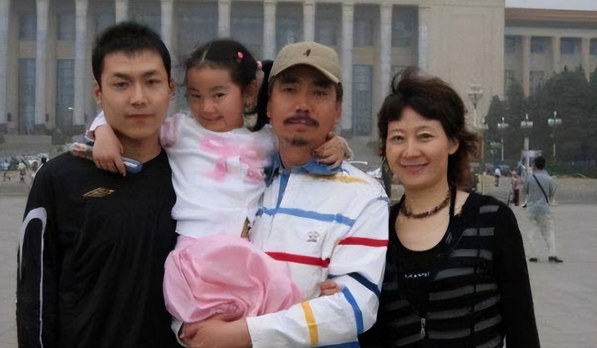 范明妻子厉玲,二婚带子嫁范明,婚后生一女,一家四口幸福有滋味