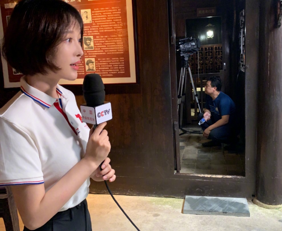 胡蝶：嫁导演陆川7年生2娃，独自产检、长期分居，却过得很幸福