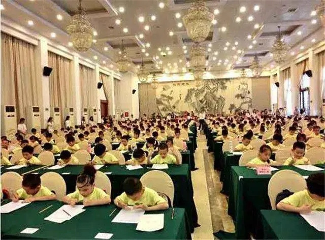 何雪豪：8岁被特招入伍，成为特种兵，学费由国家承担