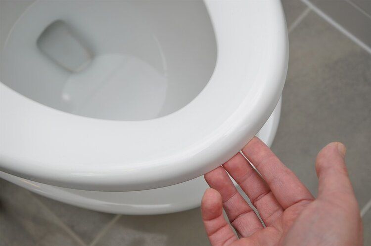 排尿很黄、异味很大？身体或是在向你暗示这5件事，千万别忽视了