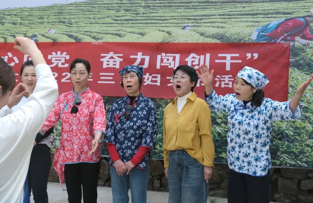 巾幗心向黨，奮力闖創干 市人大常委會機關組織開展慶“三八”活動