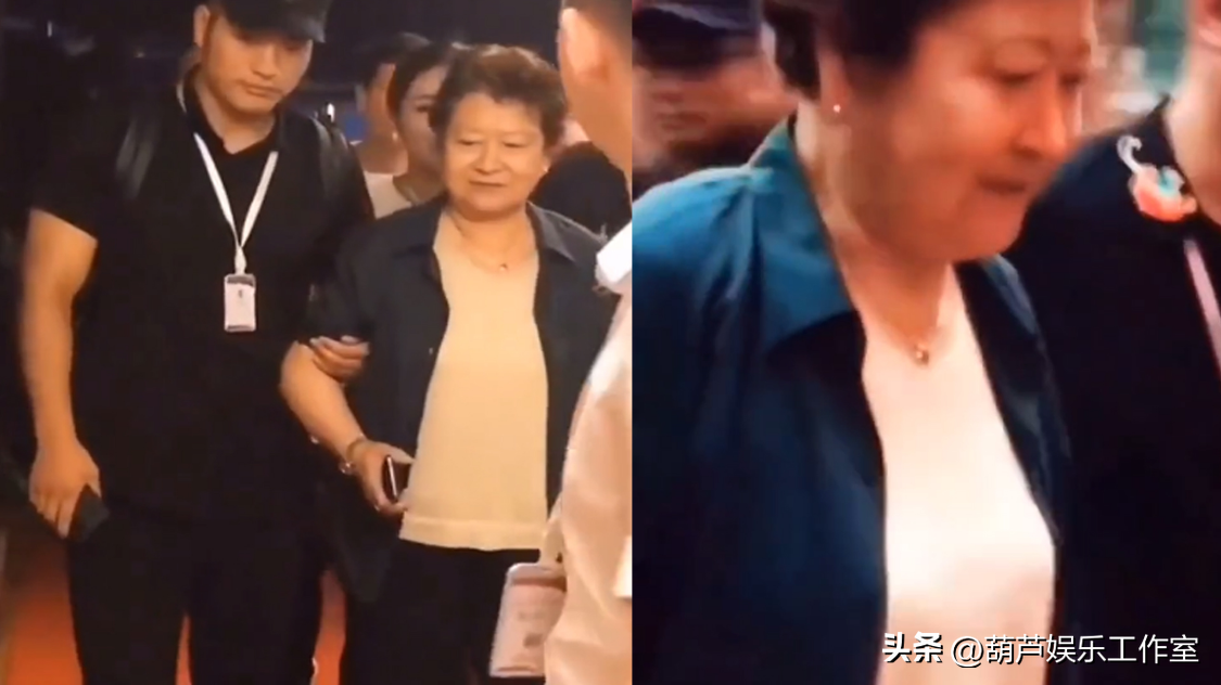 赵本山丈母娘罕见曝光，十多人前呼后拥阵容强大