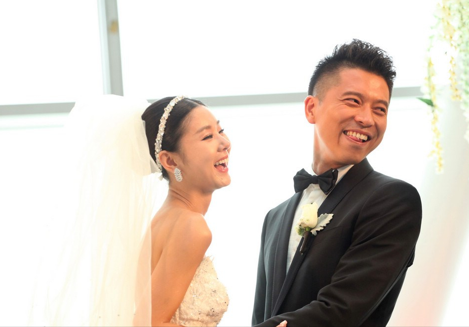 情史干净的6位男星，个个是“妻管严”恩爱多年，牵手就是一辈子