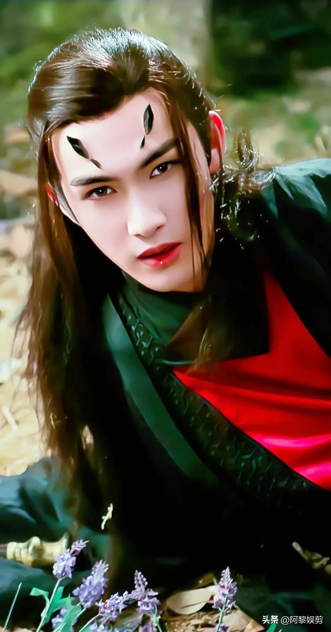 张彬彬太帅了，帅得无可挑剔，带着淡淡的悲伤