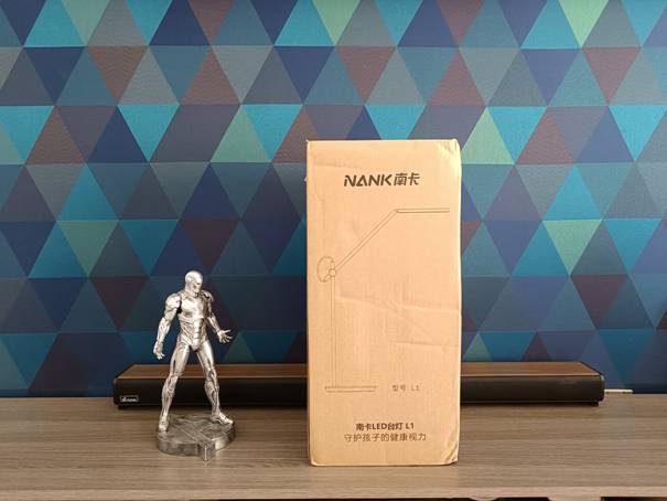 保护孩子视力的超级英雄-南卡L1护眼台灯评测