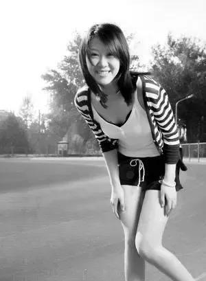 付丽：14岁参军，25岁辞职，26岁出专辑，30岁死于快递之手，为何