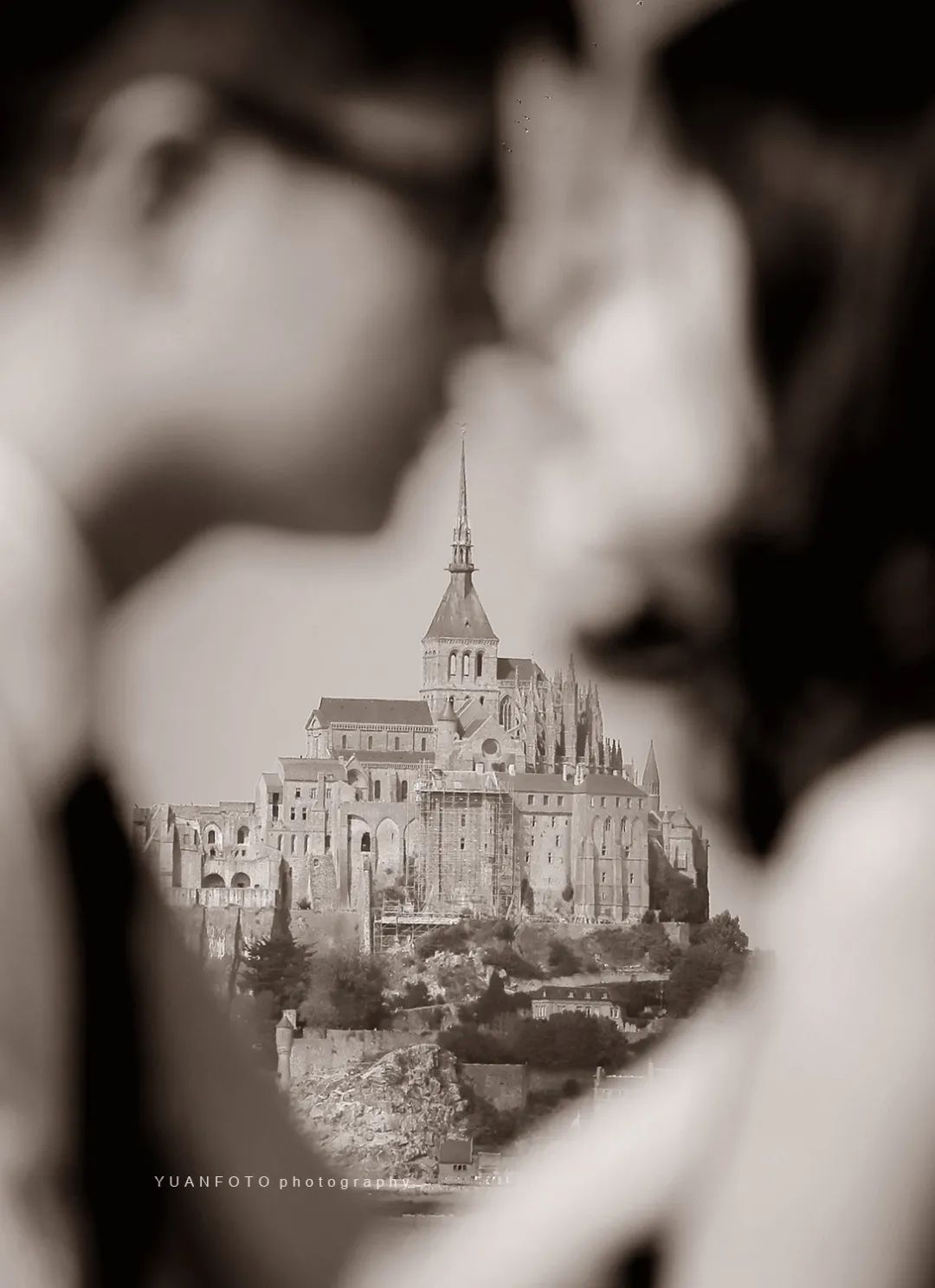 抱歉蹭热，看到周杰伦新专辑封面，回忆在圣米歇尔山的旅拍照片