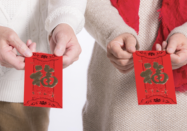 带娃拜年“赔本”？宝妈嫌农村亲戚的“压岁钱”少：今年不去了
