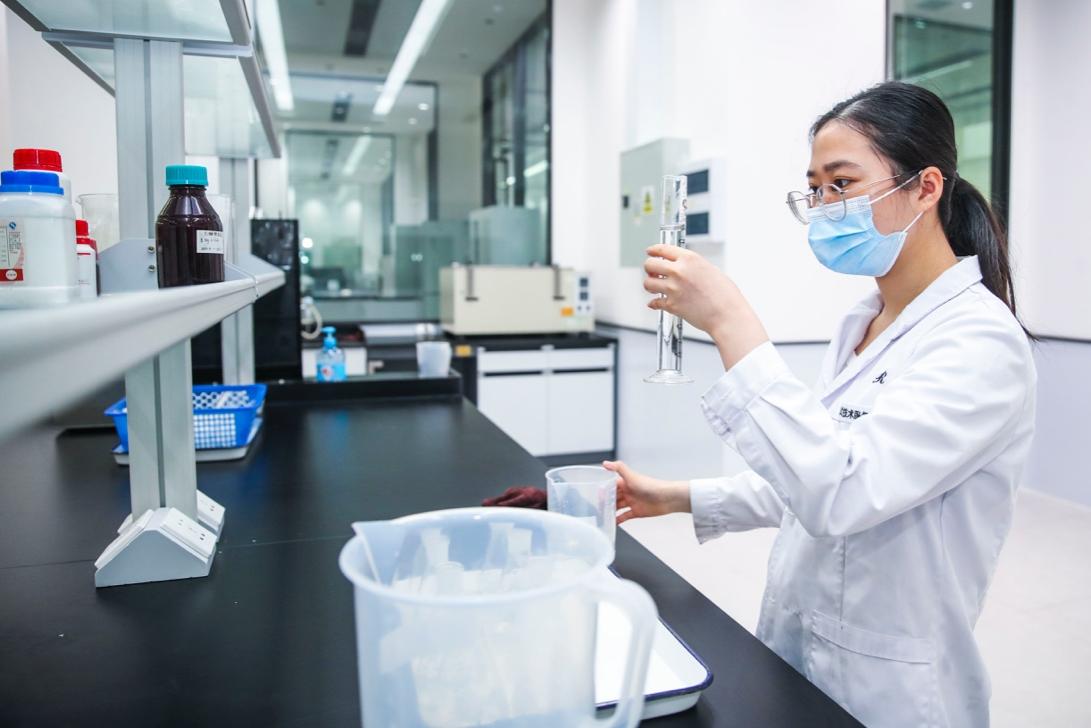 把“让客户满意”做到极致 慕思股份上市敲钟邀请消费者代表登台 要闻 第3张