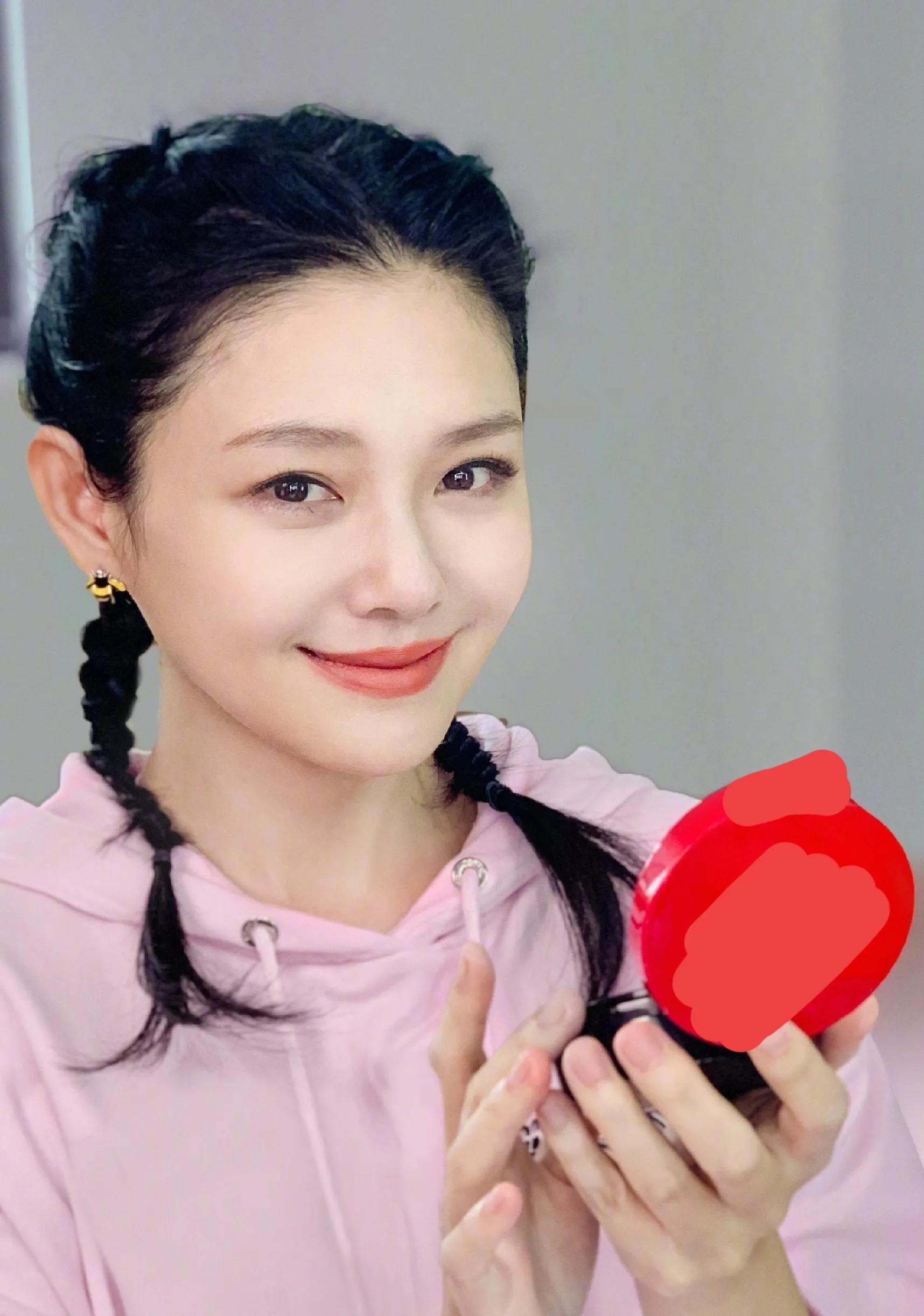 小S半夜晒新姐夫具俊晔照片直呼好帅，“我妈现在终于也爱他了”