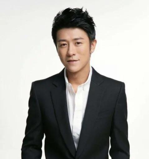 第一眼很普通，越看越帅气的6个男明星，朱亚文、黄轩靠气质取胜