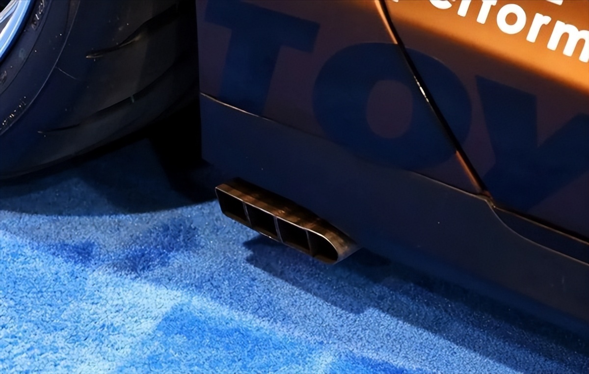 车主爆改特斯拉Model S：用上6.2L V8发动机