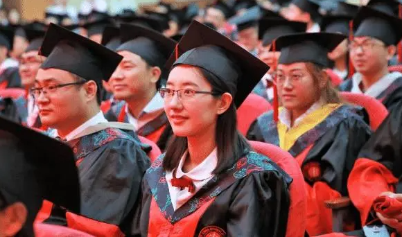 985高校副教授晒年薪，公积金顶普通人月薪，网友：不愧是在上海