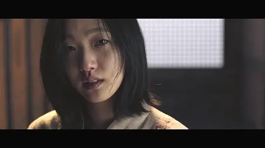 她的中文水平达10级，凭借“尺度片”得到认可，不惜为戏增重8斤