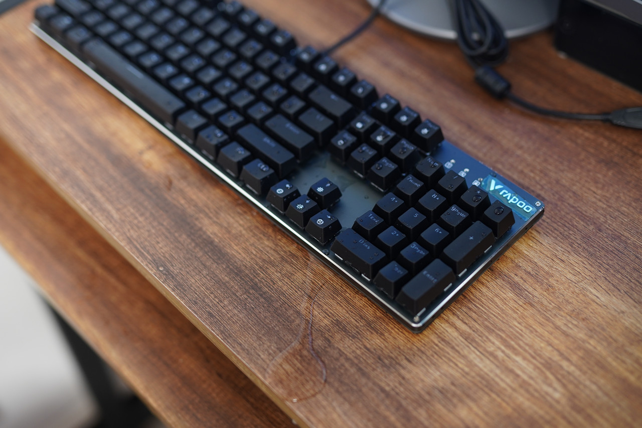 拥有防水功能的雷柏V520RGB合金版背光机械游戏键盘使用体验