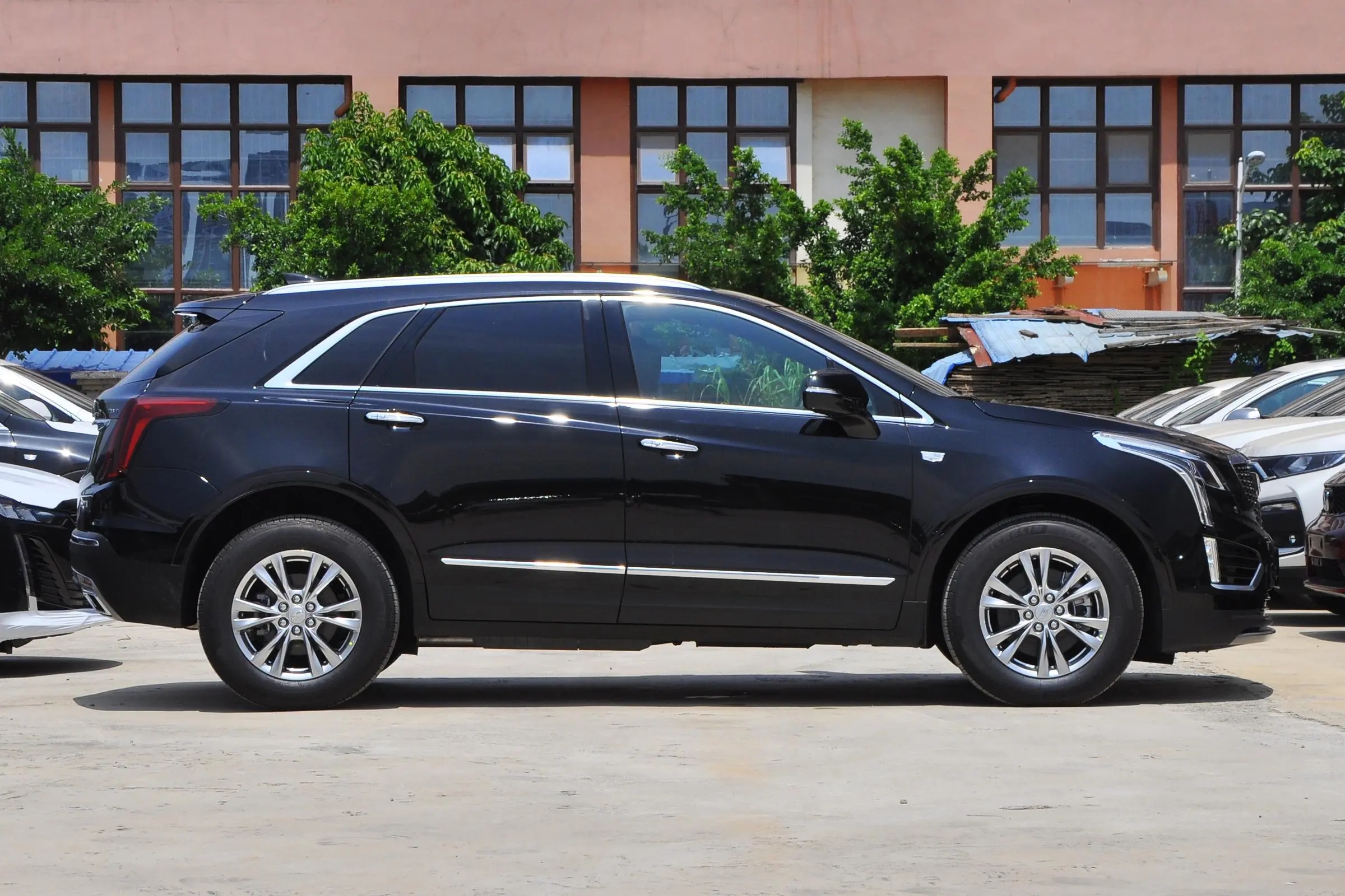 最后要介绍的一款车型是凯迪拉克xt5.