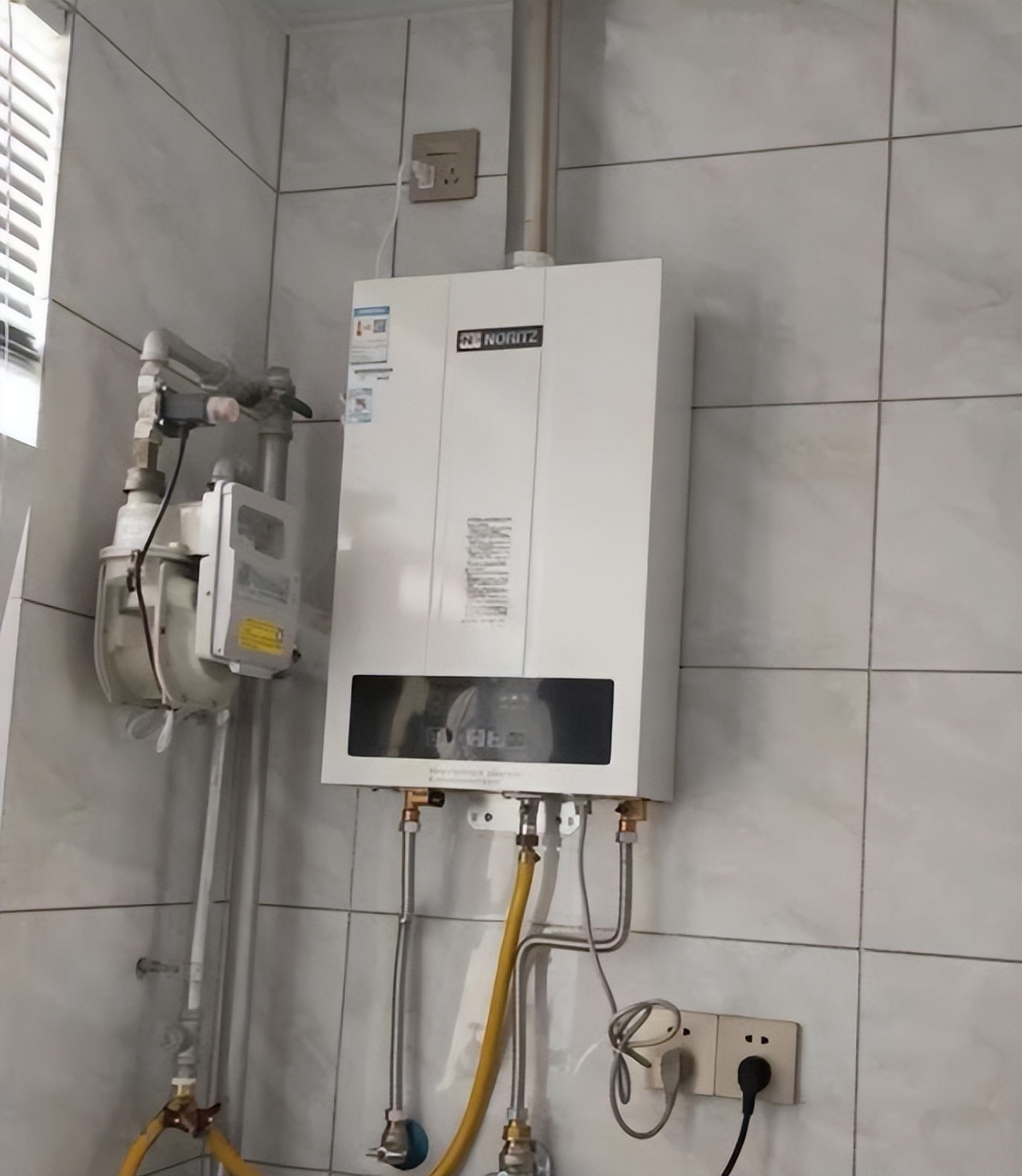 燃气热水器选12升的还是16升的?家电师傅:选错不仅费气还难用