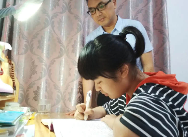 “为了你的前途我忍了”，高三家长能有多卑微？说多了都是眼泪