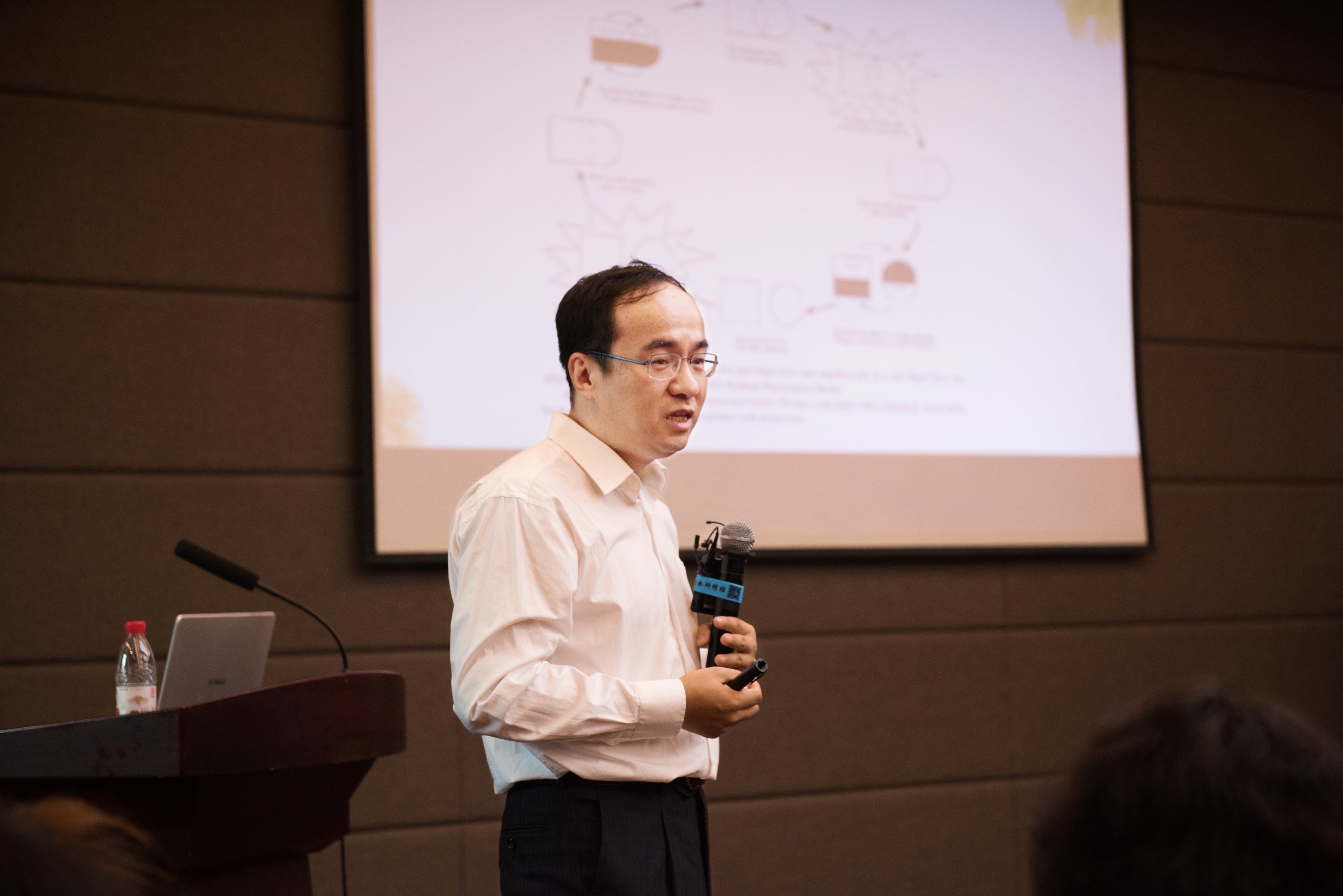 男人和婚外女人难分难舍，妻子该怎么办？4个方法搞定他