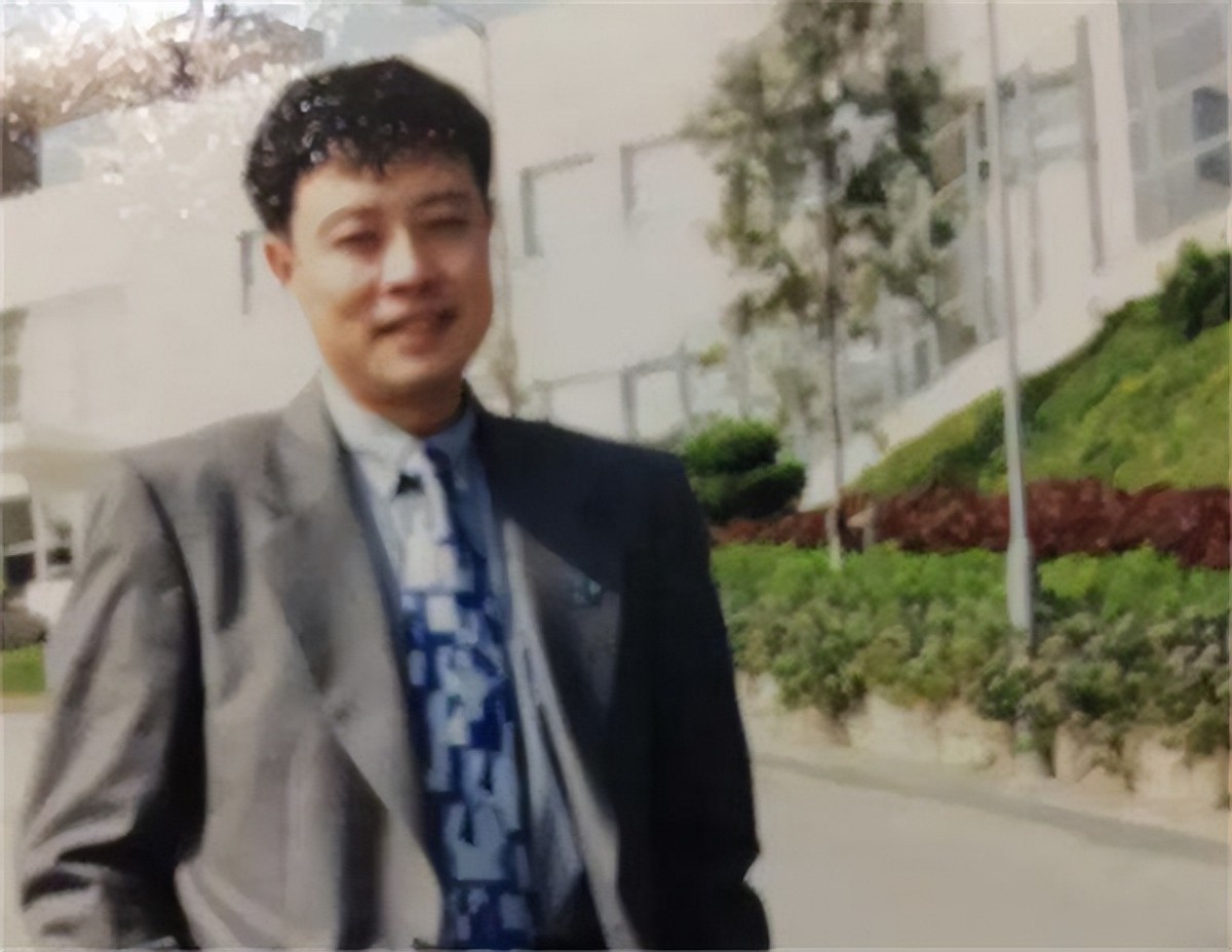 宋英杰妻子美丽能干，一双儿女呆萌可爱，一家四口羡煞旁人