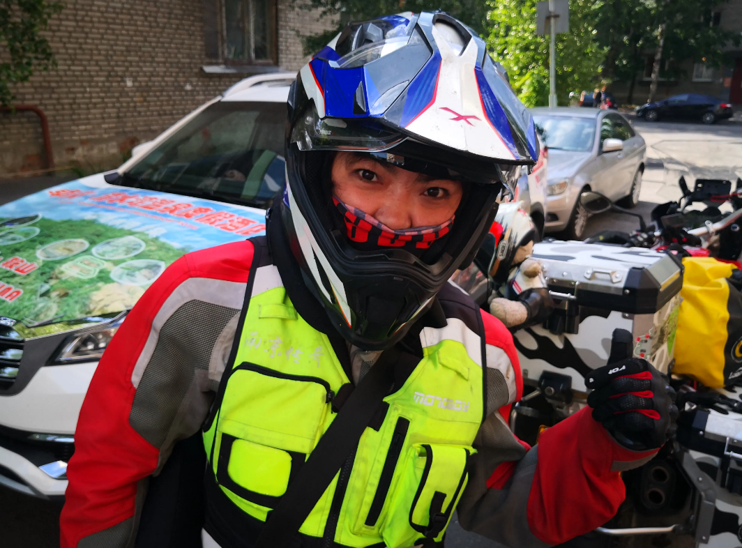 19年南京44岁单亲妈妈，骑行4.1万公里去欧洲看女儿，93天跨25国