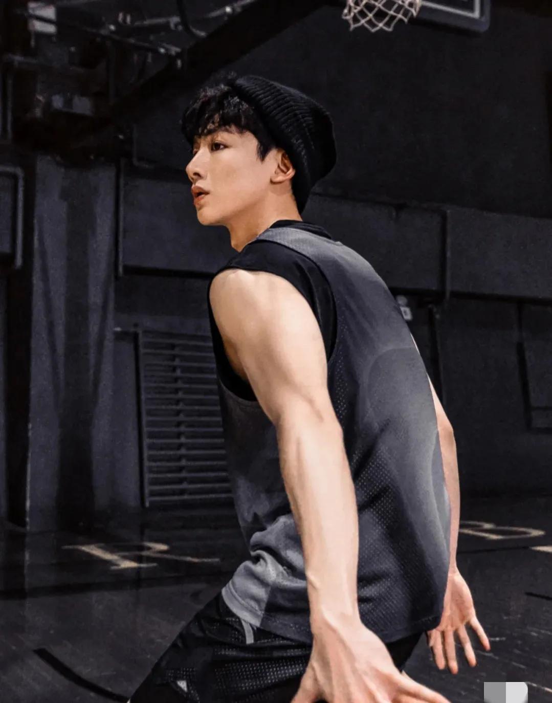 打篮球的男生真的很有魅力！8位男星，谁是你心中的“流川枫”?